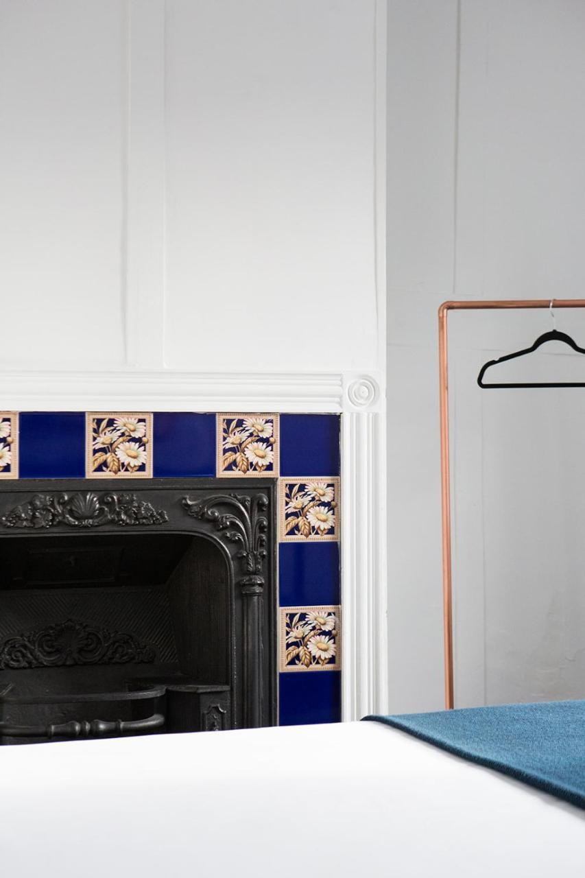 مبيت وإفطار Whitehouse راي المظهر الخارجي الصورة Blue and white tiles